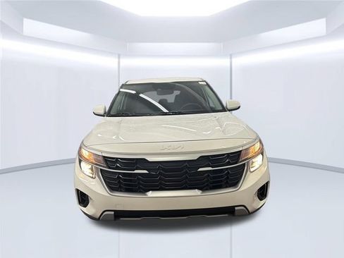 Certified 2024 Kia Seltos LX AWD/4WD image 3