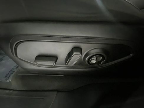 Used 2023 Jeep Grand Cherokee L Laredo image 12