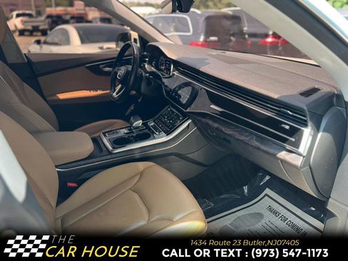 Used 2021 Audi Q8 Premium image 23