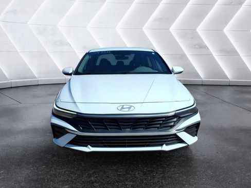 Used 2024 Hyundai Elantra SE image 8