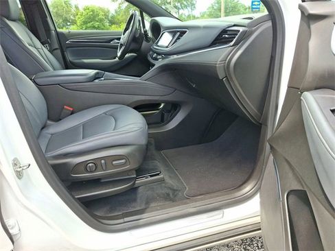 Used 2023 Buick Enclave Essence image 12