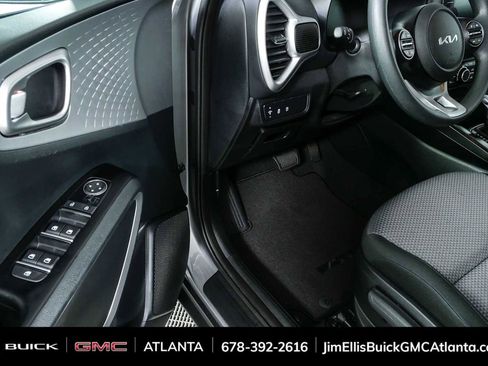 Used 2025 Kia Soul LX FWD image 7
