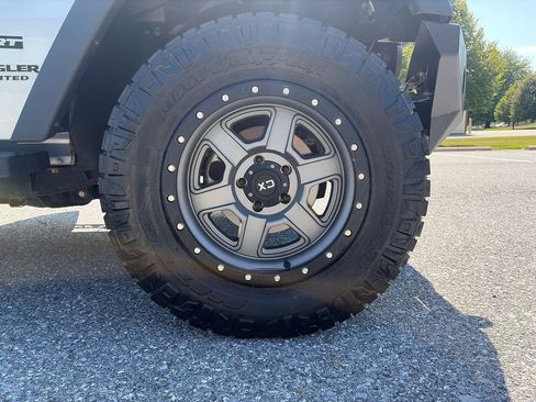 Used 2017 Jeep Wrangler Unlimited Sport w/ Quick Order Package 24S AWD/4WD image 29