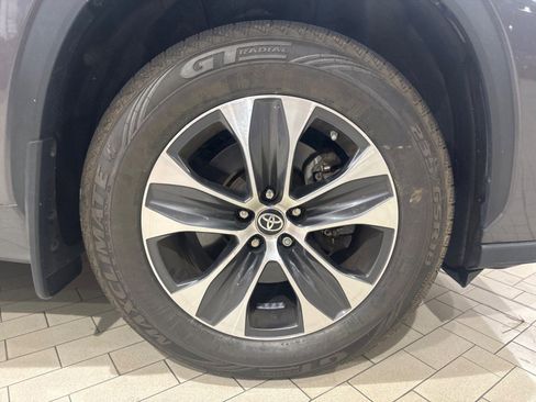 Used 2023 Toyota Highlander XLE image 13