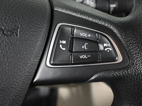 Used 2018 Ford Focus SE w/ SE Appearance Package image 19