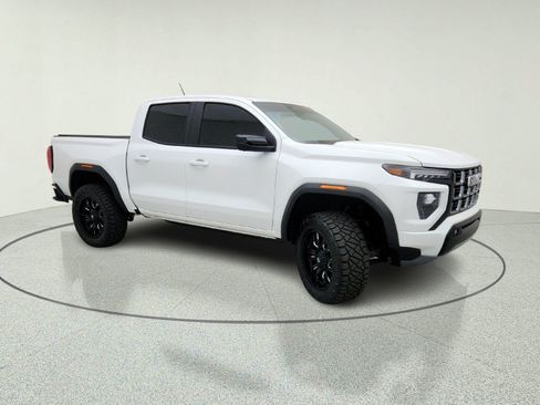 Used 2025 GMC Canyon AT4 w/ Technology Plus Package AWD/4WD image 5
