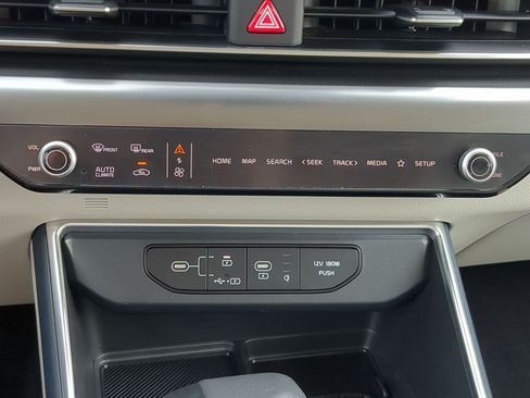 Certified 2025 Kia Carnival SX Prestige FWD image 22