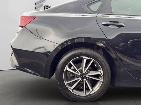 Used 2022 Kia Forte LXS FWD image 25