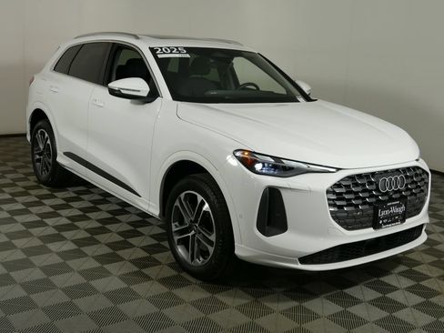 Certified 2025 Audi Q5 Premium w/ Convenience Package AWD/4WD image 1