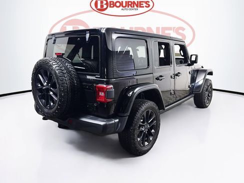 Used 2025 Jeep Wrangler Unlimited Sahara image 11