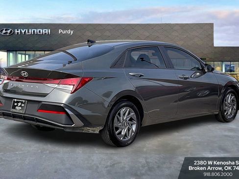 Used 2024 Hyundai Elantra SEL image 9