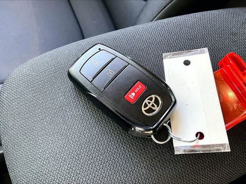 Used 2024 Toyota Corolla Cross LE w/ Moonroof Package image 36