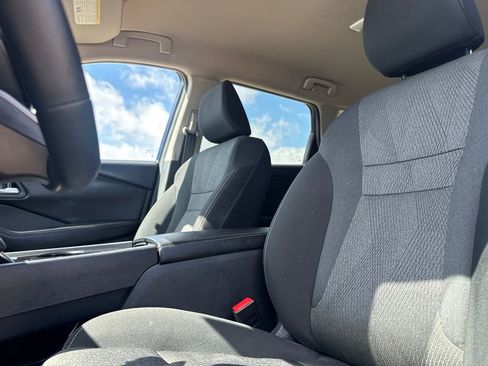 Certified 2025 Nissan Rogue SV FWD image 37