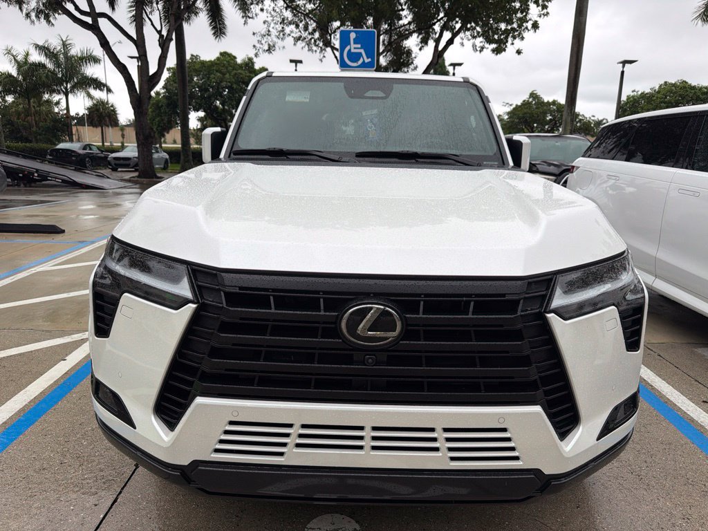 Used 2025 Lexus GX 550 w/ Accessory Package (Z1) AWD/4WD image 3