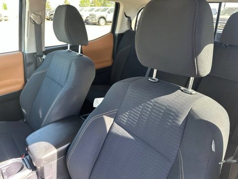 Used 2019 Toyota Tacoma SR5 AWD/4WD image 14