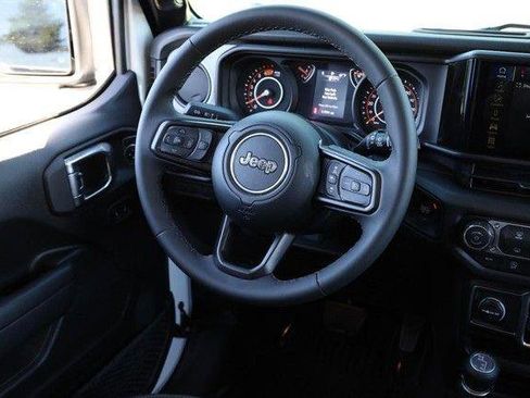 Used 2025 Jeep Wrangler Unlimited Sport AWD/4WD image 21