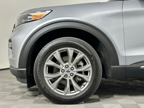 Used 2023 Ford Explorer XLT w/ Equipment Group 202A image 9