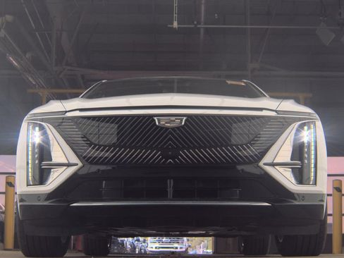 Used 2024 Cadillac Lyriq Tech w/ Driver Assist Package AWD/4WD image 8