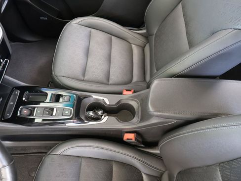 Used 2022 Chevrolet Bolt LT w/ Infotainment Package FWD image 39