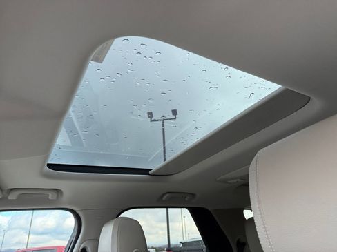 Used 2020 Land Rover Discovery Landmark image 27