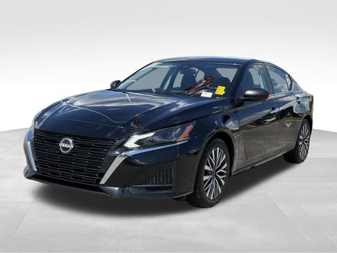 Used 2025 Nissan Altima 2.5 SV FWD image 1