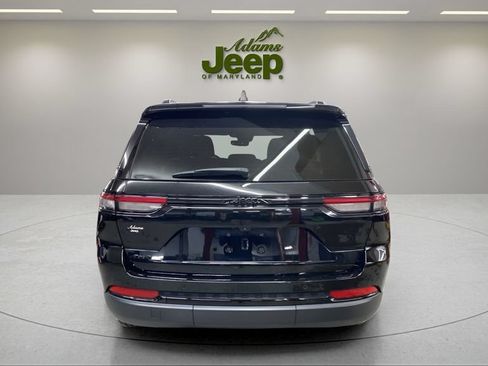Used 2023 Jeep Grand Cherokee Altitude AWD/4WD image 4