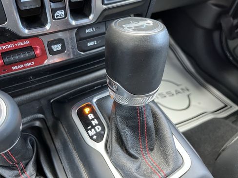 Used 2018 Jeep Wrangler Unlimited Rubicon AWD/4WD image 30