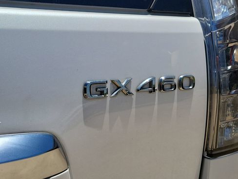 Used 2023 Lexus GX 460 Luxury w/ Accessory Package AWD/4WD image 32