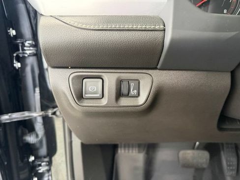 Used 2023 GMC Acadia SLT AWD/4WD image 11