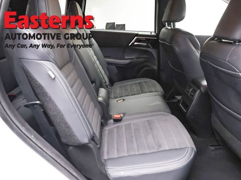 Used 2024 Mitsubishi Outlander SE AWD/4WD image 22