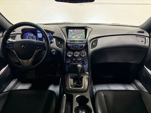 Used 2013 Hyundai Genesis 3.8 RWD image 15