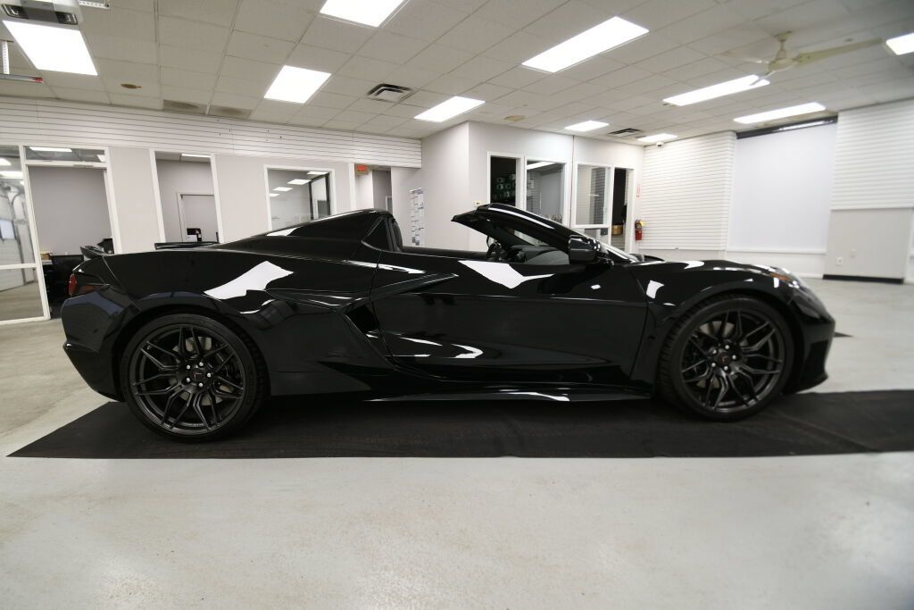 Used 2024 Chevrolet Corvette Z06 RWD image 8