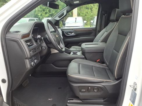 Used 2023 Chevrolet Suburban Premier AWD/4WD image 11