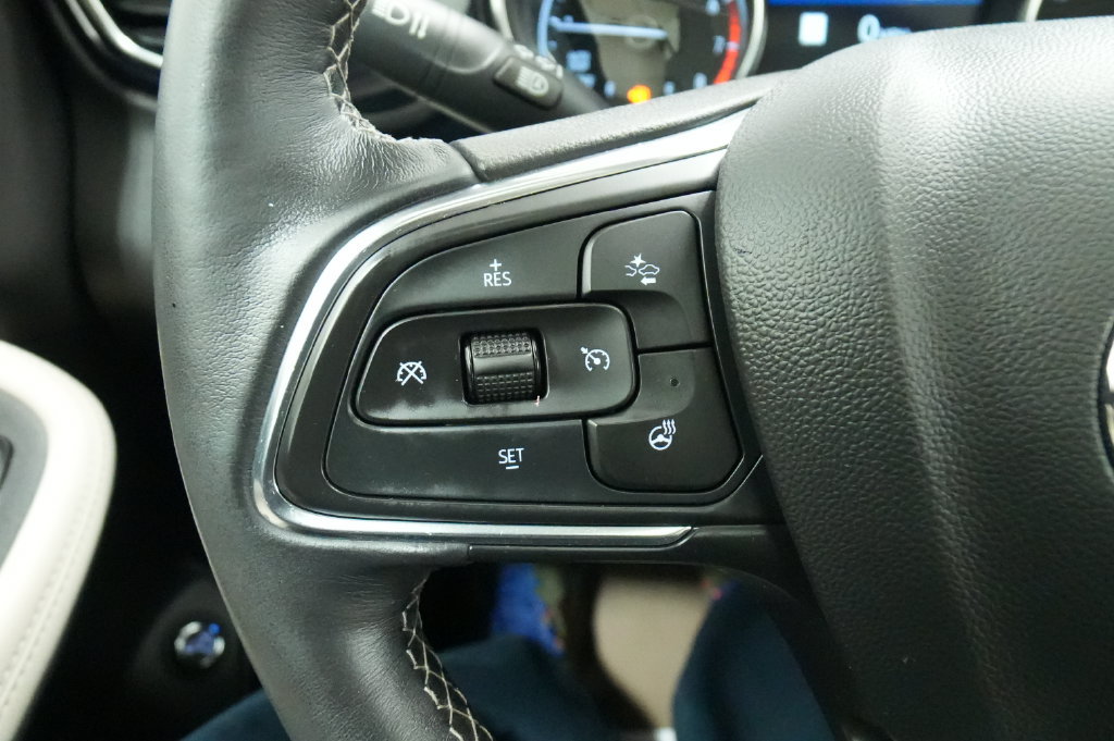 Used 2020 Buick Encore GX Essence w/ Experience Buick Package AWD/4WD image 41