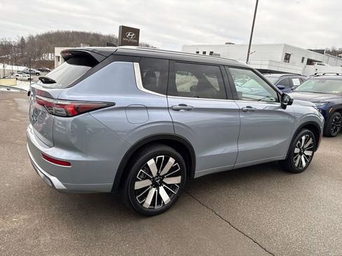 Used 2025 Mitsubishi Outlander SEL image 5