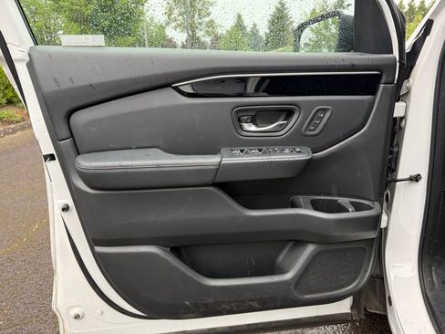 Used 2023 Honda Pilot Touring image 17