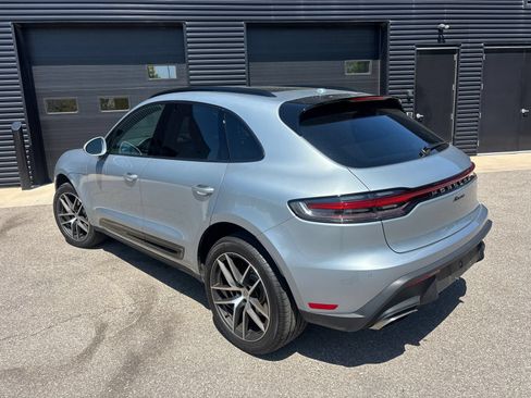 Certified 2025 Porsche Macan AWD/4WD image 5