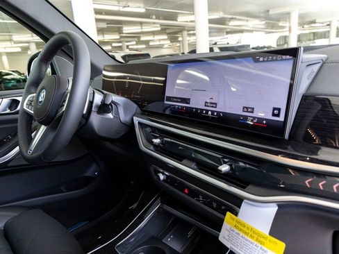 New 2026 BMW X5 xDrive50e image 32