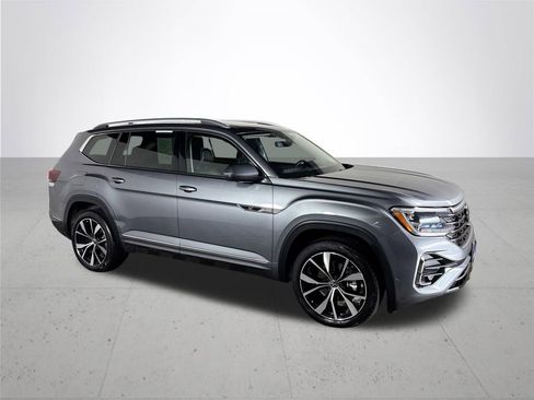 Certified 2024 Volkswagen Atlas SEL Premium R-Line AWD/4WD image 4