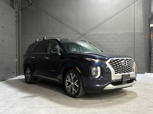 Used 2022 Hyundai Palisade Limited w/ Winter Package AWD/4WD image 1