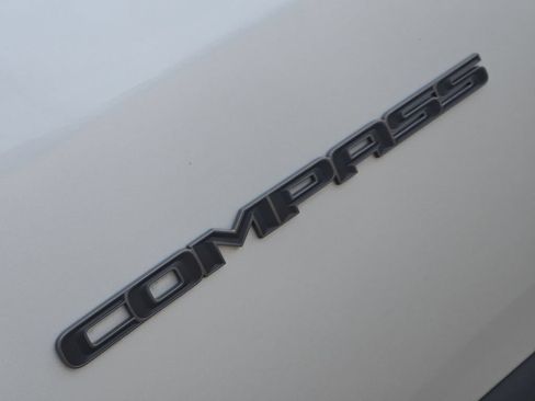 Used 2025 Jeep Compass Trailhawk AWD/4WD image 32