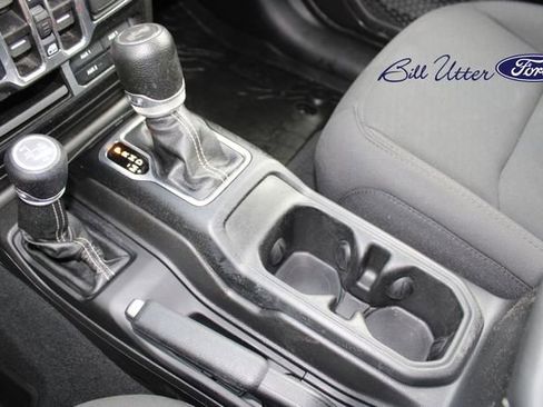 Used 2022 Jeep Wrangler Unlimited Sahara image 15