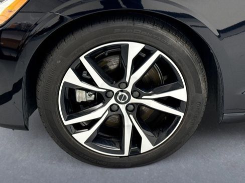 Used 2025 Volvo S60 B5 Plus image 24