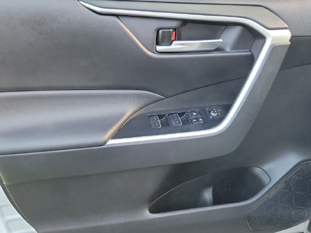 Used 2024 Toyota RAV4 XLE FWD image 12