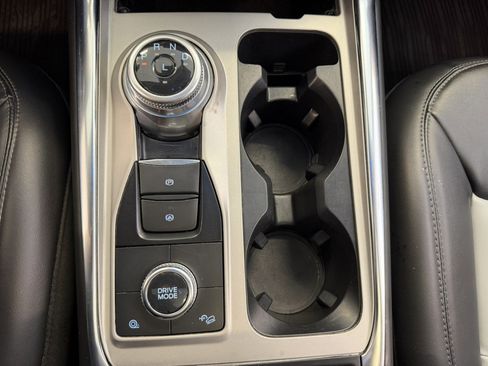 Used 2022 Ford Explorer XLT w/ Equipment Group 202A image 19