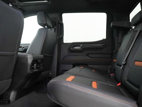 Used 2023 GMC Sierra 1500 AT4 w/ Technology Package AWD/4WD image 19