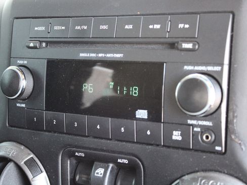 Used 2018 Jeep Wrangler Sport image 31