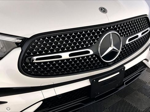 Used 2025 Mercedes-Benz GLC 300 4MATIC image 32
