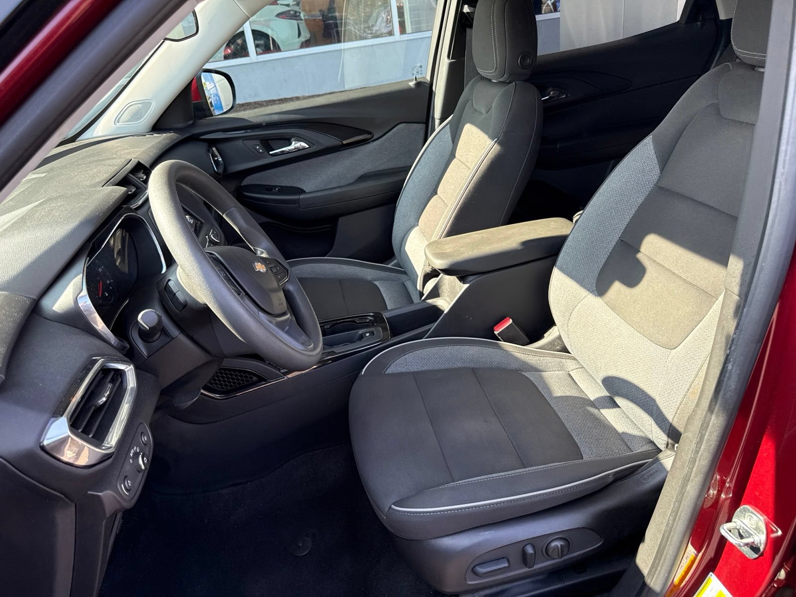 Used 2023 Chevrolet TrailBlazer LT FWD image 18