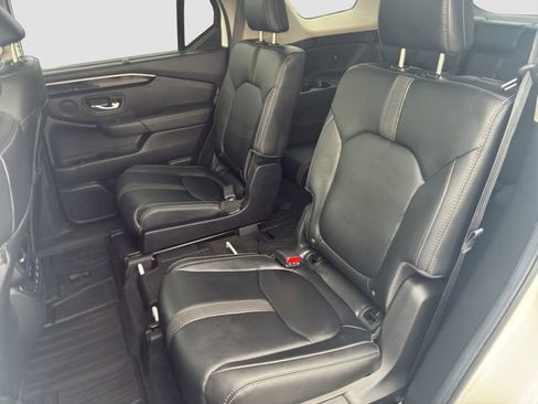 Used 2025 Honda Pilot EX-L image 13